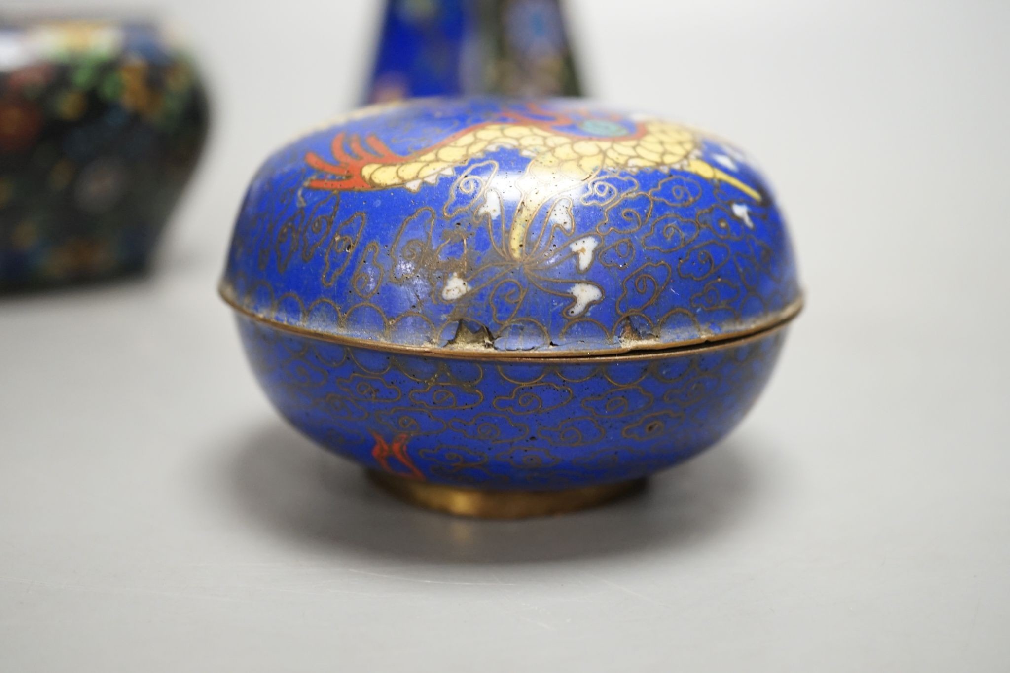 A Chinese cloisonné enamel dragon box and cover and two Japanese cloisonné enamel vessels, tallest 18cm